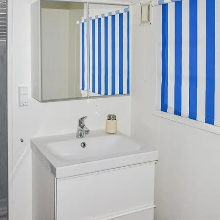 Hébergement de vacances Stunning In W/ 2 Bedrooms *